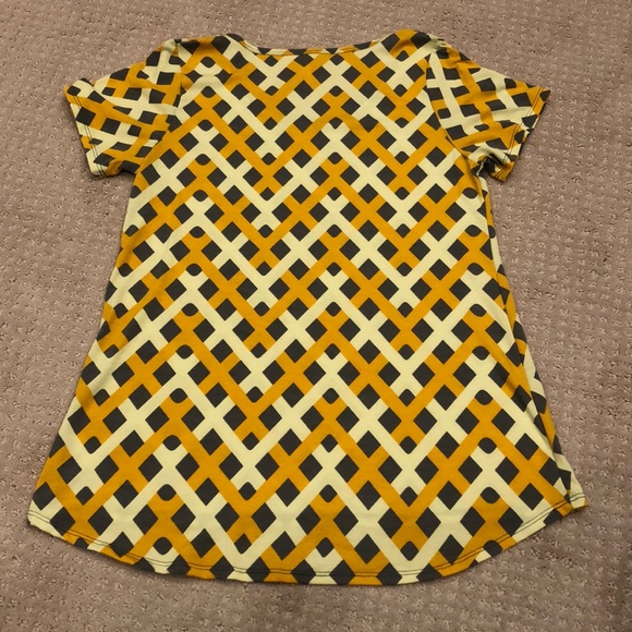 SOLD - LulaRoe Classic Tee size S - Picture 4 of 5
